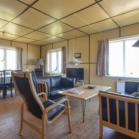 Four-bedroom In Hébergement de vacances Frostrup