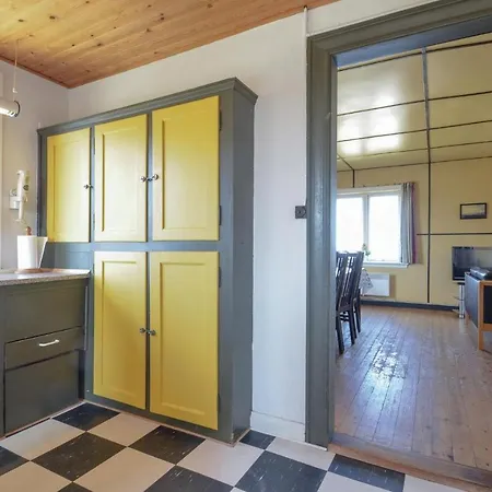Four-bedroom In Hébergement de vacances Frostrup